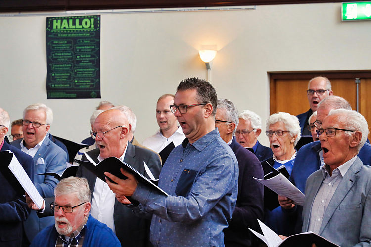 27 okt 2018 - Groot mannenkoor Midden Holland en gemengd koor Encore in de Geref.Kerk_51